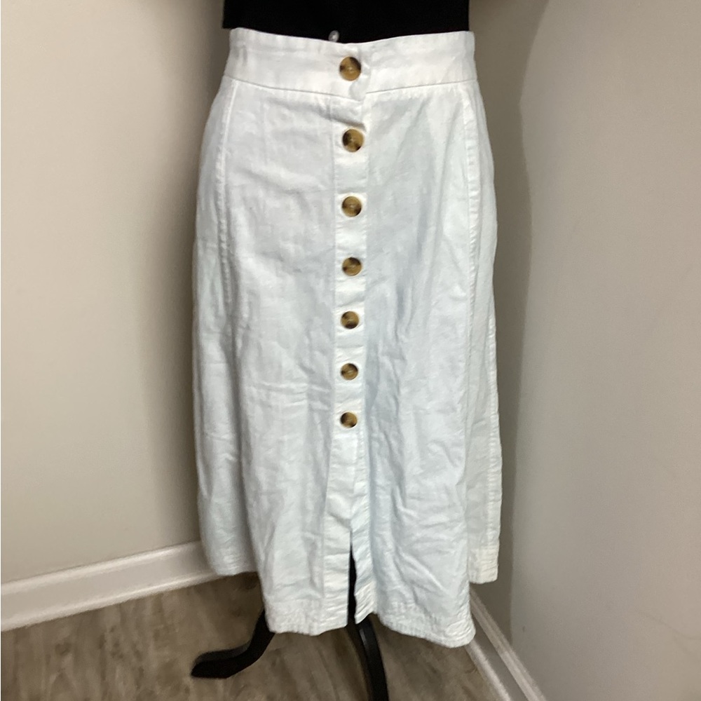 .109 Universal Thread Women’s White With Faded Bl… - image 1